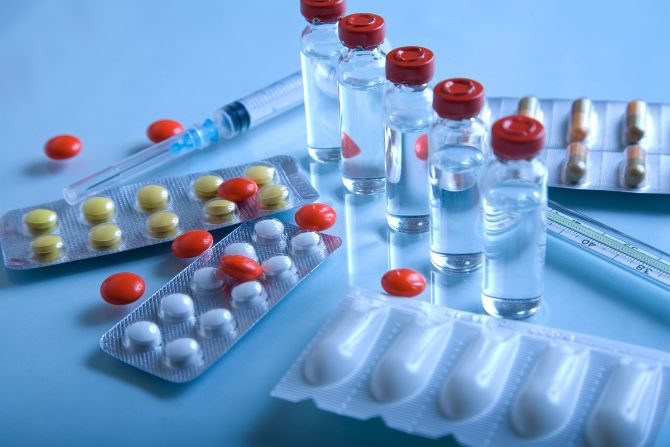 Farmacéutica en México: viales, tabletas y cápsulas que requieren transporte y manejo logístico especializado.